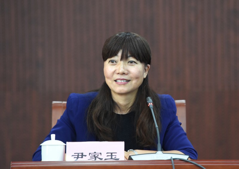 尹家玉主任主持開班儀式 尹家玉主任主持開班儀式