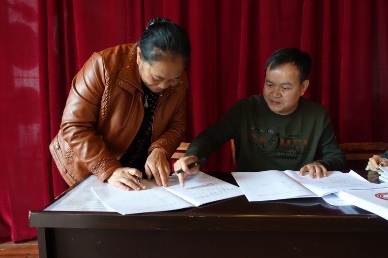 與傳承人簽訂《傳承責(zé)任書》