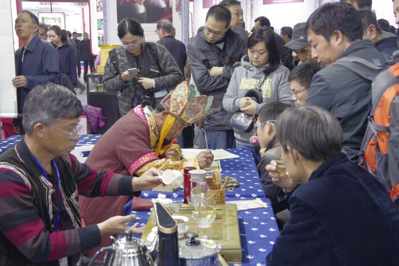 品普洱茶，看東巴畫(huà)
